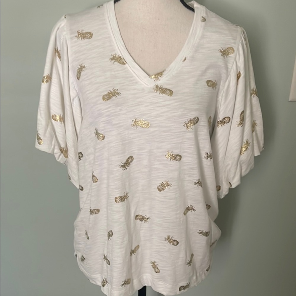 Chico’s NWT White and Gold Pineapple Print Top sz 1